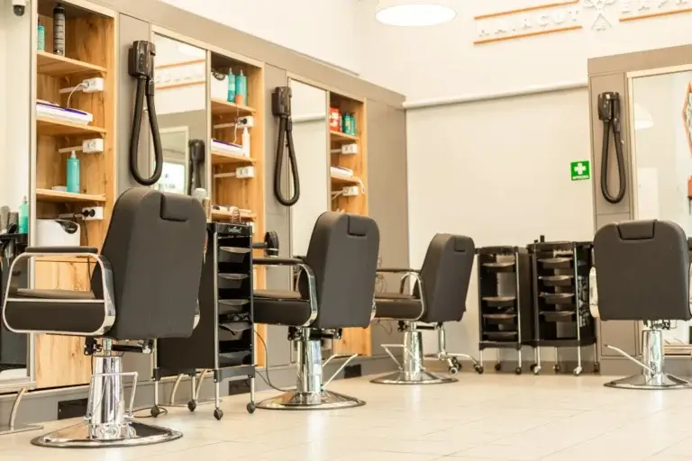 Salon fryzjerski Haircut Express, ul. Nowaka-Jeziorańskiego 7, Warszawa