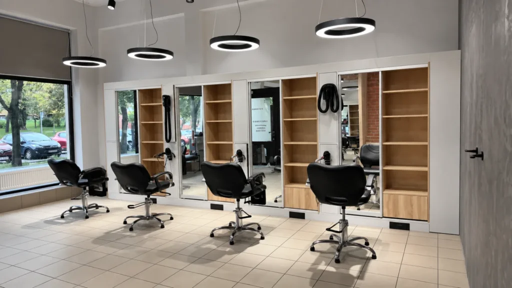 Stanowiska fryzjerskie w salonie fryzjerskim Haircut Express, ul. Słowiańska 38F, Poznań Winogrady
