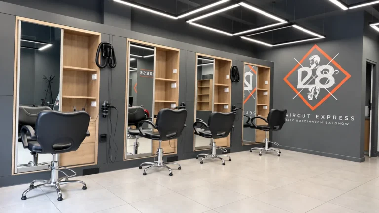 Stanowiska fryzjerskie w salonie fryzjerskim Haircut Express, ul. Zwierzyniecka 32/39, Poznań Jeżyce