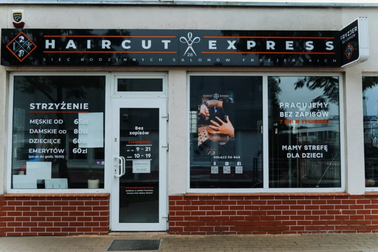 Salon fryzjerski Haircut Express przy ul. Rydla 51b na Prawobrzeżu Szczecina – witryna z cennikiem i godzinami otwarcia