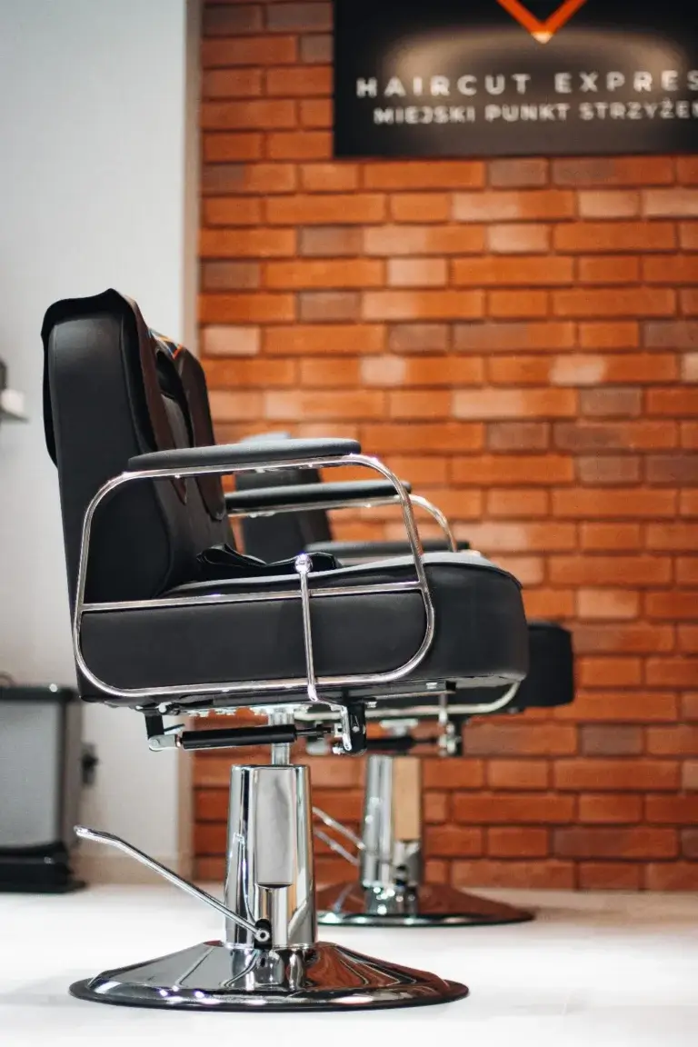 Fotel fryzjerski w salonie Haircut Express przy Pasażu Ursynowskim 7