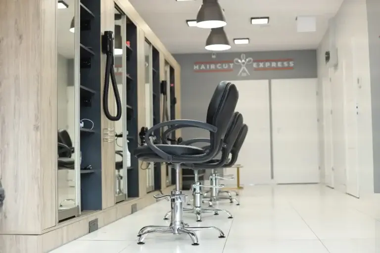 Salon fryzjerski Haircut Express, al. Rzeczypospolitej 18, Warszawa