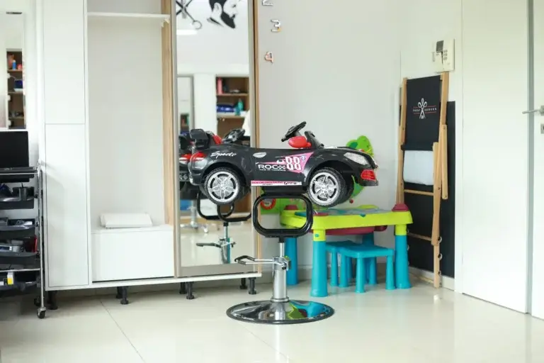 Salon fryzjerski Haircut Express, ul. Sarmacka 16, Warszawa