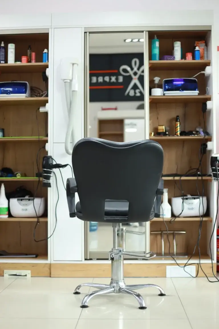 Stanowisko fryzjerskie w salonie Haircut Express przy ul. Sarmackiej 16